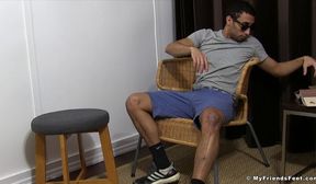 Handsome Luca R shows off his delicious feet solo