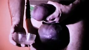 Cuming big splash of cum in a glas