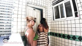o novinho virgem nao apareceu na praia, entao fomos esperar ele para foder no apartamento da minha amiga dai belan