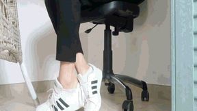 The smell of socks in the office MP4(1920x1080)FHD