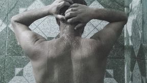 hombre desnudo masturbandose