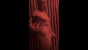 hombre desnudo masturbandose