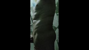hombre desnudo masturbandose