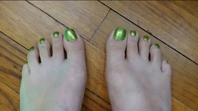 Lime Green Toenail Worship and Toe Wiggling MP4 640