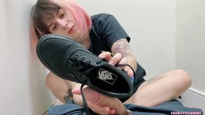 you can&#039;t stop staring at my vans sneakers - shoejob + cum in sneakers
