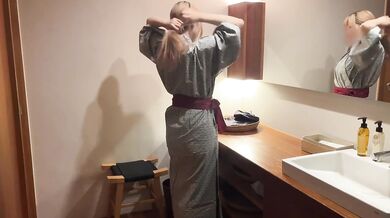 Japanese footjob beauty goes on a hot spring trip! Finally, squeeze out the sperm!