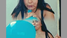 Naomi acacias y juega le da un poco de su jugo a su globos de 18 pulgadas