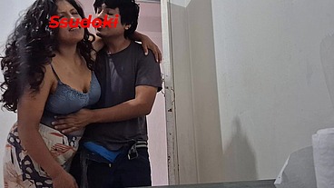 Se pasó de copas después de la fiesta y terminó pidiéndome que tuviera sexo con ella, le hice el amor hasta que hizo un squirt