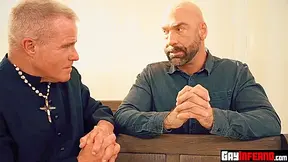 Hunk Fistfucks With His Big Church Praying Hands Hard