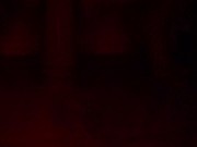 mamma in lingerie a rete cavalca un dildo e schizza come un vulcano