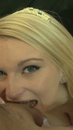Notgeile Blonde Schoenheit auf dem Oktoberfest aufgerissen und gefickt   Clip 1