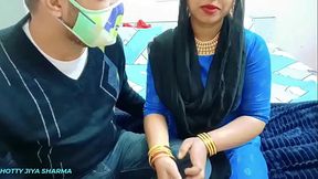 खूबसूरत पड़ोसन भाभी को दिवाली का गिफ्ट देने के बाद छत पर दमदार पेला।