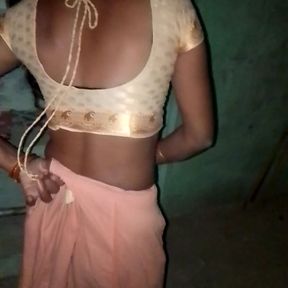 Desi Bhabhi Ki Chut Se Pani Nikala