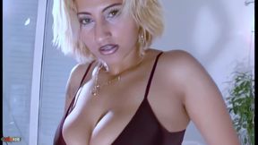 Sasha: Blonde Playing
