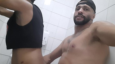 Eu e o dotado no banheiro da balada