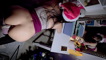 Especial navide&ntilde_o 2 - Tratando de seducir a un irresistible estoico sin vicios que derrama excelencia mientras medita en el parque, porque mi novio me dejo sola en la posada