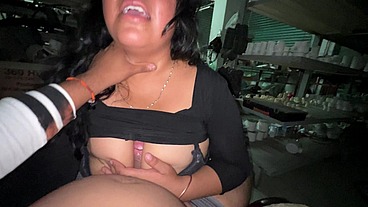 la chica de la ferreteria me la chupa toda mi verga en un comienso
