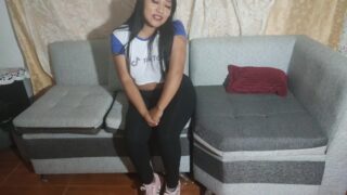 Amateur slet krijgt een harde anale pounding en rommelige creampie
