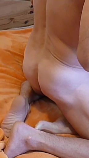 Selena's posing in bed