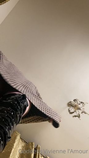 Vivienne L'amour - Giantess Swallows You Whole