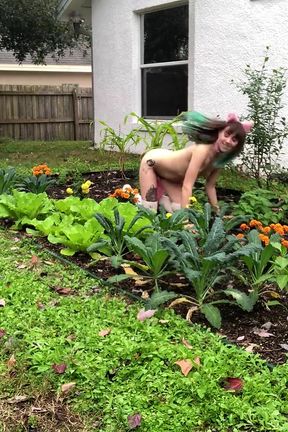 Kitty Kums in the Kale