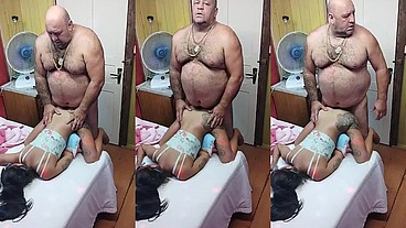 MENINA NOVA ADORA TRANSAR COM ESSE VELHO PORQUE ELE SABE FAZER ELA GOZAR AGORA ELA TA VICIADA SÓ NISSO