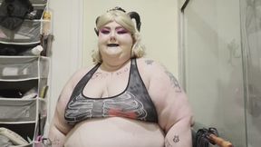 Bimbo Goth discovers pleasure