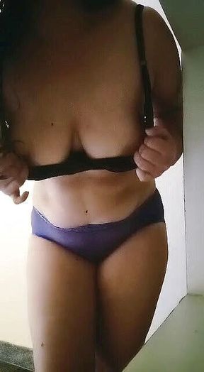 Showing boobs and big ass video