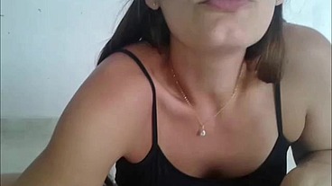 Cliente pediu para eu mijar na toalha com a buceta toda gozada e cheia de porra,depois ele vai chupar a tolha e sentir o sabor