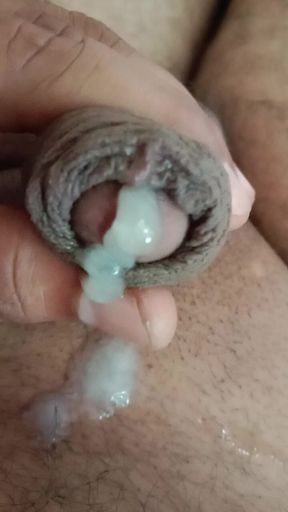Look at the correct way of masturbation, look at how the college girl masturbated and shook her penis, it was fun, look