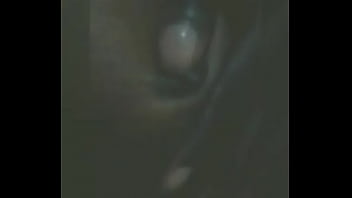 Brincando com meu peitinho