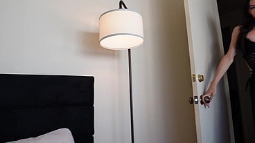 TRNS ENTRA NO QUARTO PARA FODER SEU CU