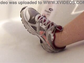 URBAN TRANSGRESSION: Nicoletta Cleans Her Dirtiest Sneakers in the Underground Washroom