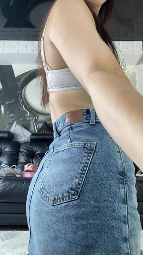 Petite babe shows off her cute ass in homemade onlyfan content