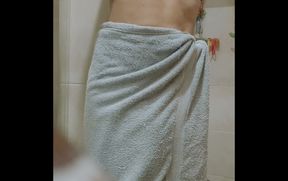 STUCK IN THE BATHROOM AFTER SHOWER: I WAS ALONE... OR SO I THOUGHT