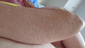 heisses kussen mit nackter alter oma im bett