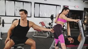 Workout gets Rachel Starr all horny so she spreads her legs for a muscle guy