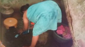 Tamil aunty bathing porn video in village