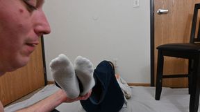 Worshipping the very sweaty feet of Venus (720)