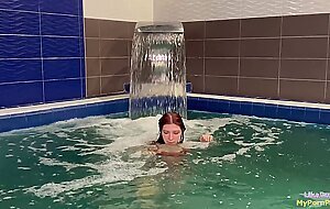 At Slappe Af Med En Pige I Boblebadet Sluttede Med En Pik Og Hot Kon - MyPornPlugg