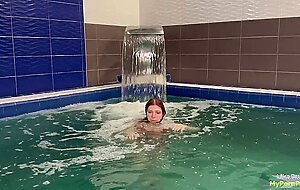 At Slappe Af Med En Pige I Boblebadet Sluttede Med En Pik Og Hot Kon - MyPornPlugg