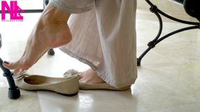 Ballet Flats Shoeplaying on Barefoot