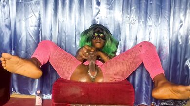 Playing wit my pussy 4 U Daddy cum home soon