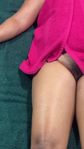 I got a massage with a scrub to make myself look beautiful.   Clip 1