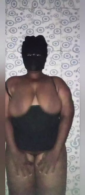 Showing my boobs to u all