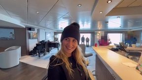 Cheating on Girlfriend with Random Cruise Girl
