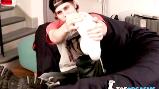 The Devilish Delight Watch JT Reeses Sinful Feet Worship Send Him Spiraling into a Frenzied Cum Session