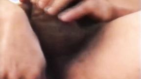 ”Amateur dude uses his hand & dildo to fully please himself”