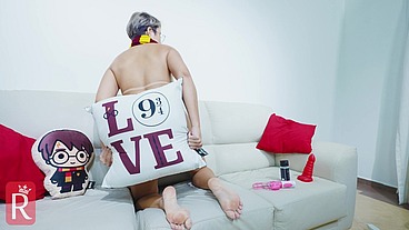 hogwarts student gets a anal fuck with a sex machine - estudante de hogwarts dá uma foda anal com uma máquina de sexo