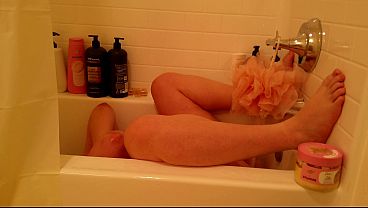 SEXY FAT BBW PREGNANT MILF WITH HUGE NATURAL BOOBS MASTURBATES IN BATHROOM BY WATER PRESSURE - AMATEUR ARABIAN SNOWWHITE